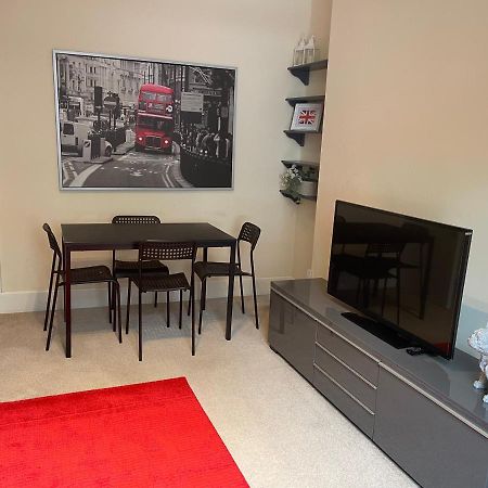 Beautiful 2 Bedroom Apartment- Prime Location, Aberdeen Centre エクステリア 写真