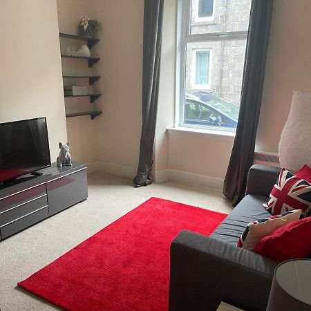 Beautiful 2 Bedroom Apartment- Prime Location, Aberdeen Centre エクステリア 写真