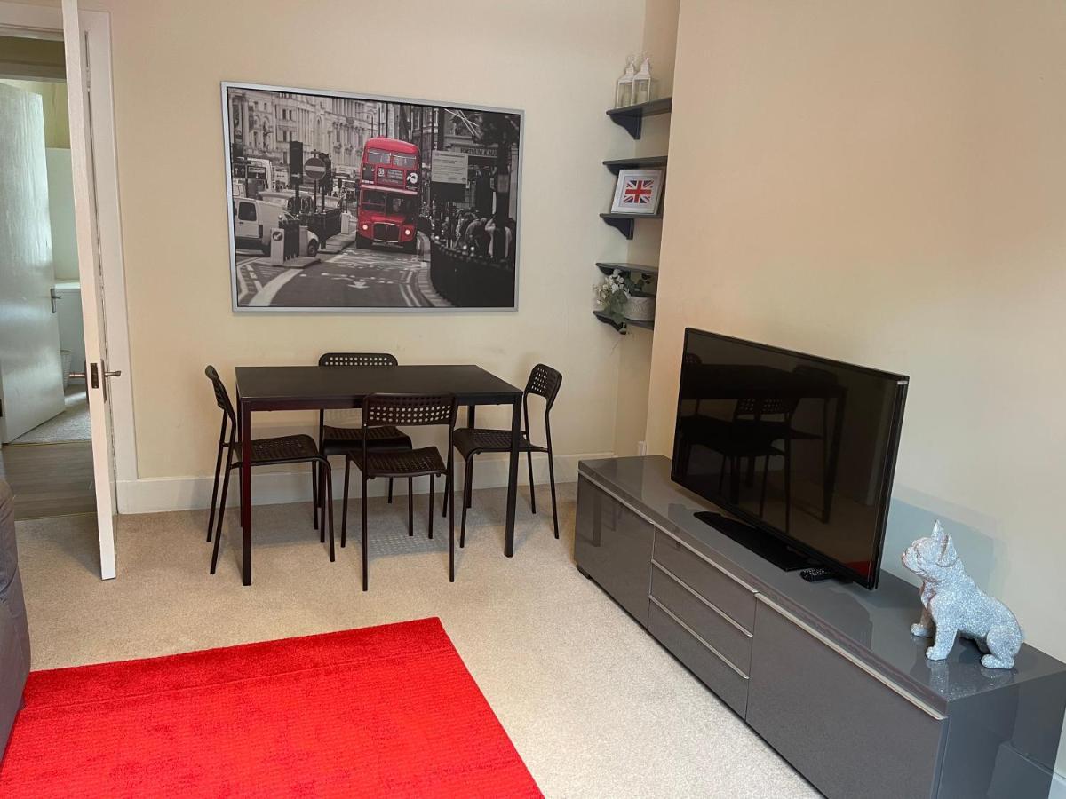 Beautiful 2 Bedroom Apartment- Prime Location, Aberdeen Centre エクステリア 写真