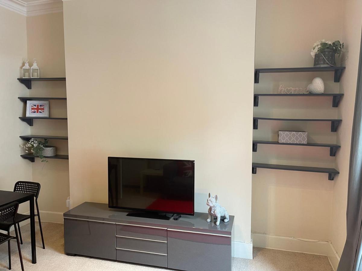 Beautiful 2 Bedroom Apartment- Prime Location, Aberdeen Centre エクステリア 写真