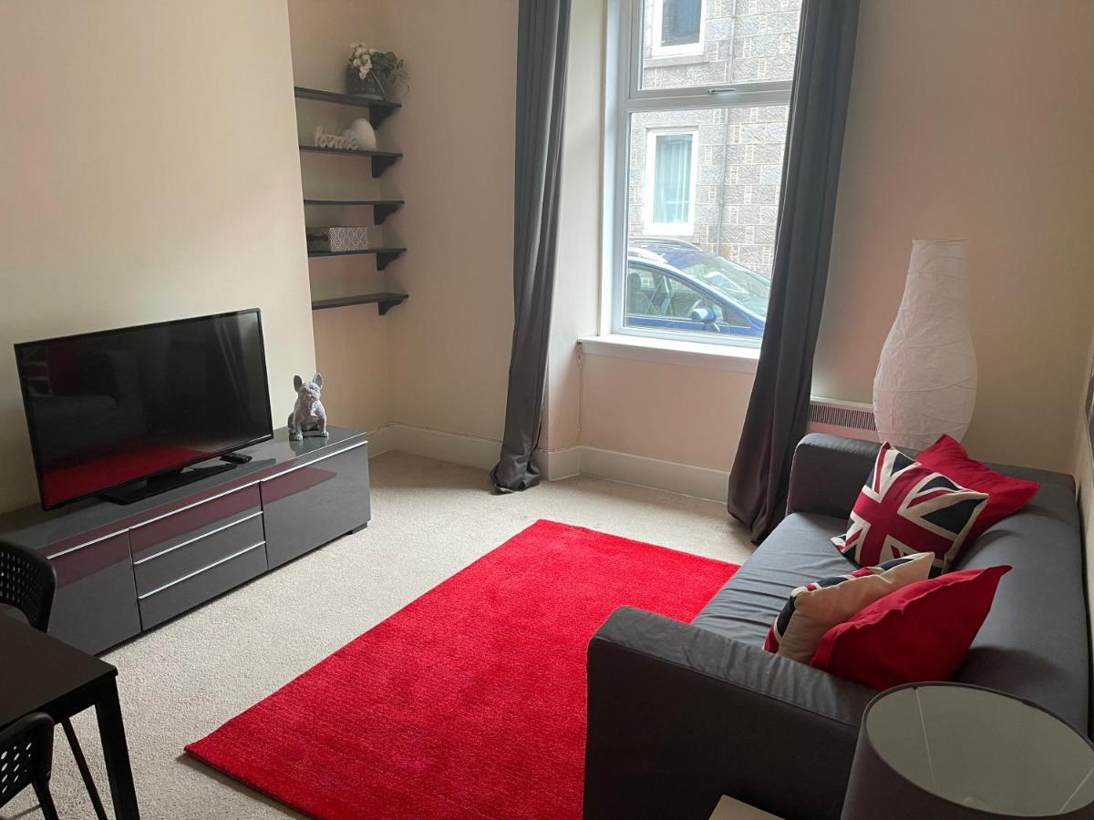 Beautiful 2 Bedroom Apartment- Prime Location, Aberdeen Centre エクステリア 写真