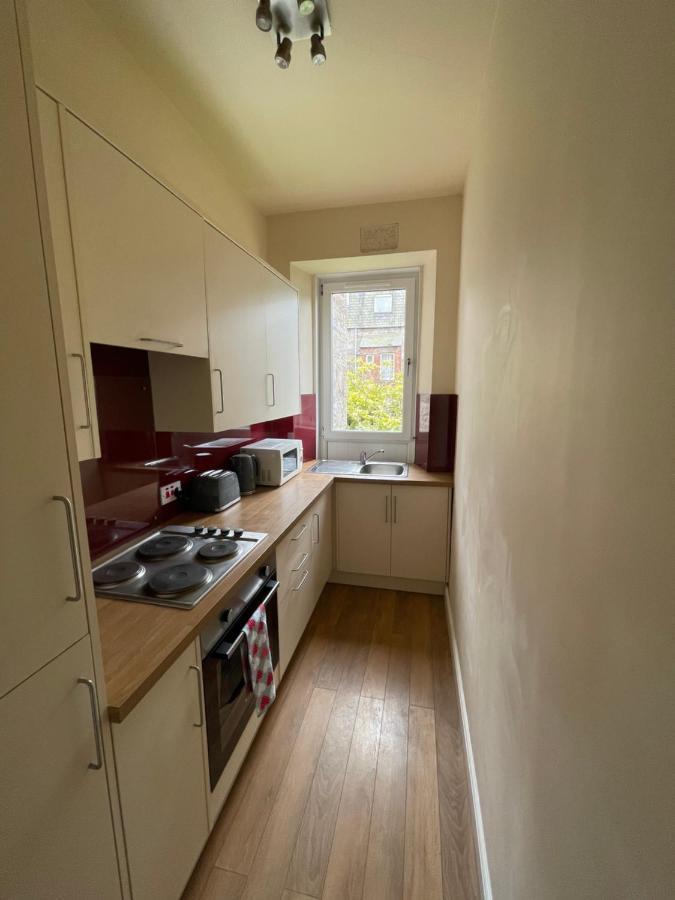 Beautiful 2 Bedroom Apartment- Prime Location, Aberdeen Centre エクステリア 写真