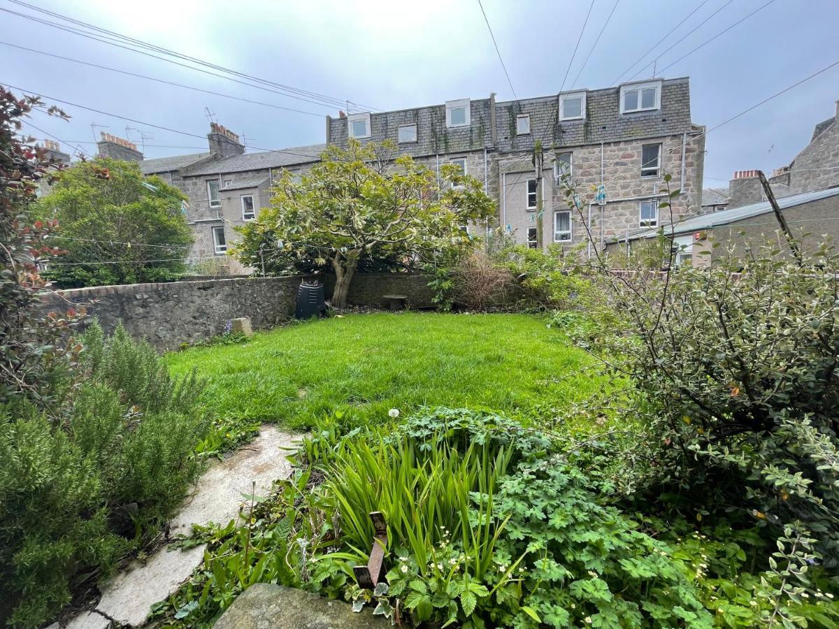 Beautiful 2 Bedroom Apartment- Prime Location, Aberdeen Centre エクステリア 写真