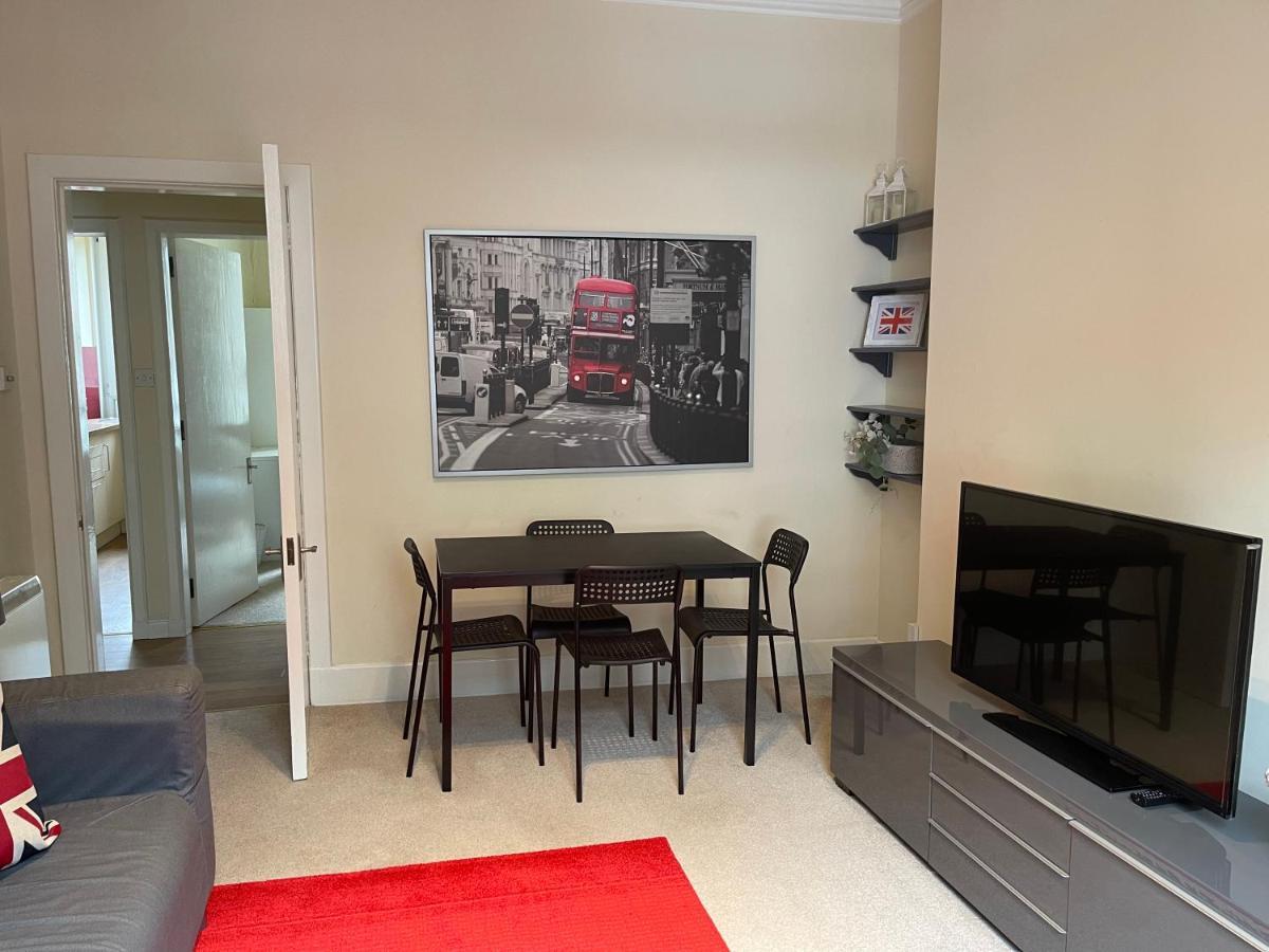Beautiful 2 Bedroom Apartment- Prime Location, Aberdeen Centre エクステリア 写真